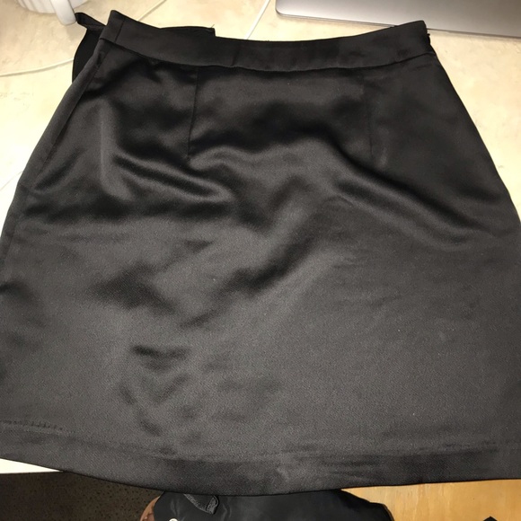 Back Ruffle Skirt, ASTR - Picture 2 of 3